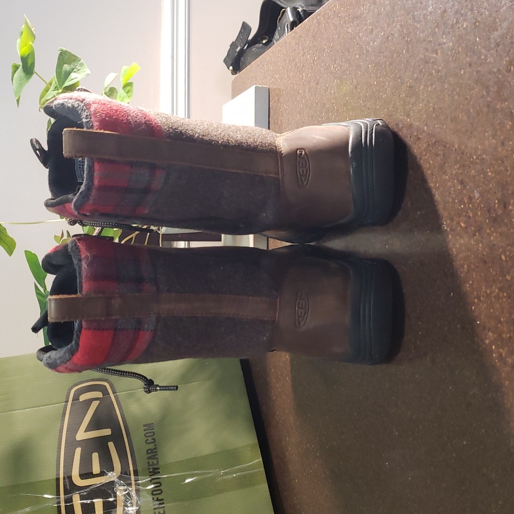 KEEN Woman's Boots KEEN Greta Plaid Tall Boot Waterproof. Size 6. - Picture 4 of 14